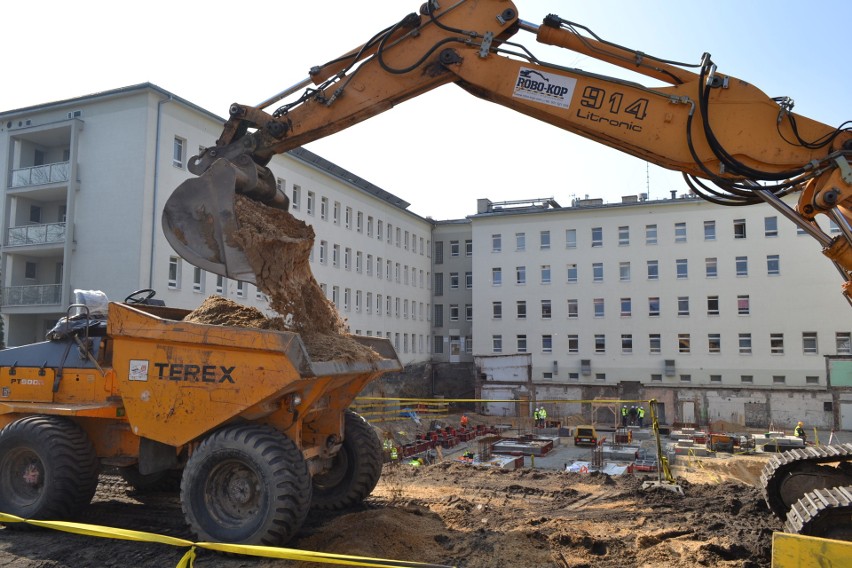 Sosnowiec: trwa budowa nowoczesnego bloku operacyjnego ZDJĘCIA i WIDEO