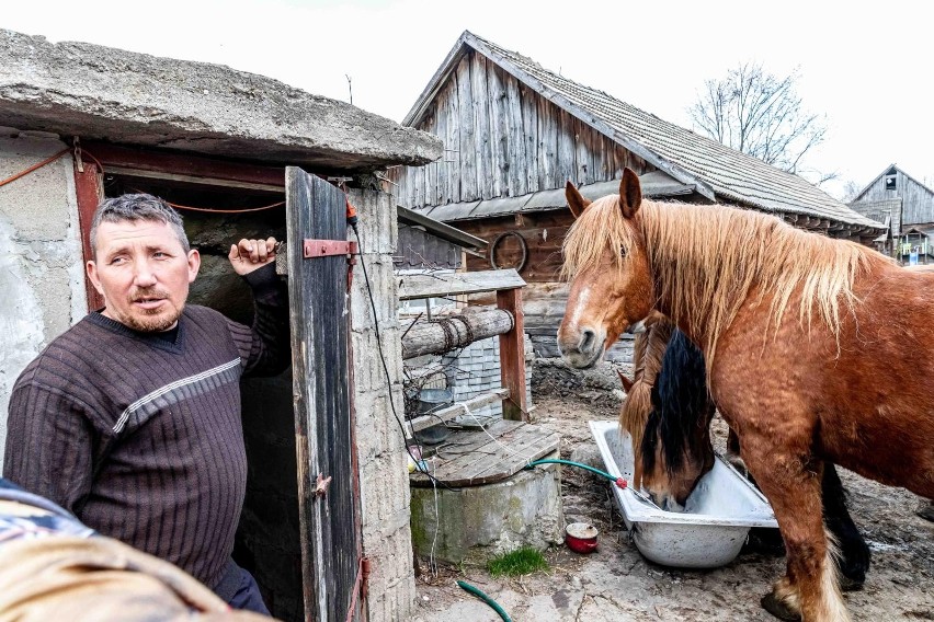 Rolnicy. Podlasie. Andrzej z Plutycz był w sanatorium i przywiózł odważną deklarację. Chce znaleźć partnerkę!