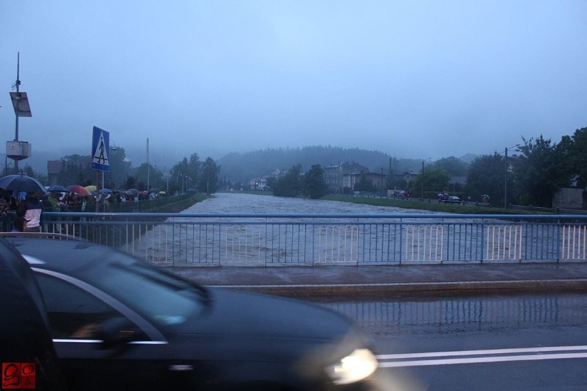 Lokalne potoki zalały Głuchołazy i miejscowości w gminie. To...