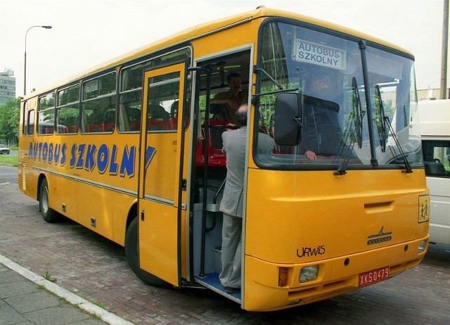 Gmina Jędrzejów zastanawia się nad zakupem własnych autobusów szkolnych. Takie auto dostała na przykład w ubiegłym roku gmina Oksa ze środków ministerialnych.