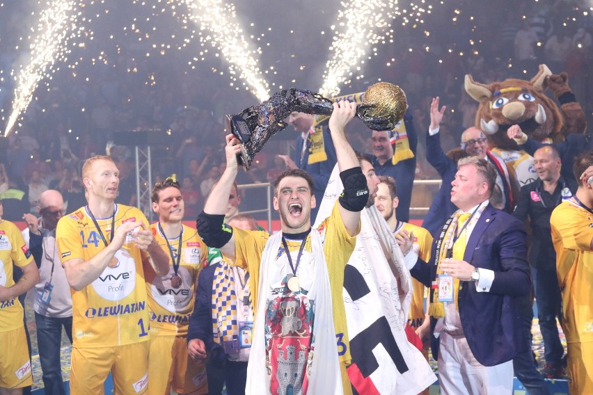 Vive Tauron Kielce po horrorze wygrał z Veszprem i zwyciężył w Lidze Mistrzów