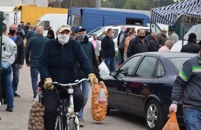 Targowisko miejskie w Ostrołęce już czynne. Zobaczcie zdjęcia 5.05.2020