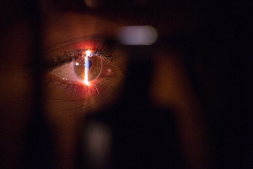 Zaćma, jaskra, AMD - Jak widzą ludzie ze schorzeniami oczu? Te wady mogą utrudniać