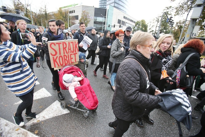 Czarny Wtorek we Wrocławiu. Marsz i protest w Rynku [ZDJĘCIA]