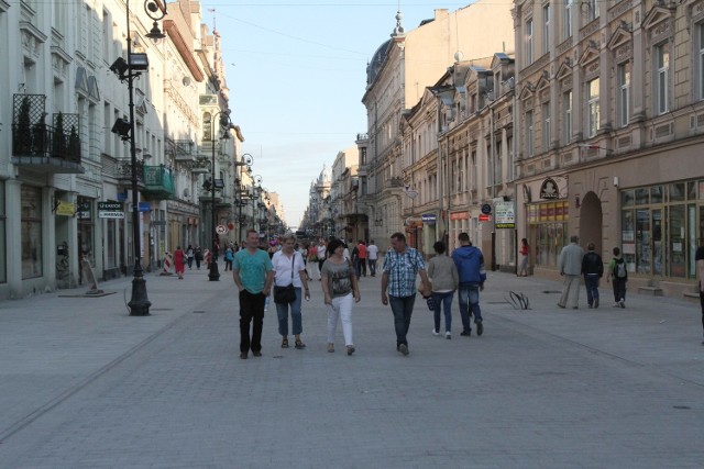 Kupcy z Piotrkowskiej zrobią wszystko, by przekonać klientów do zakupów w swoich sklepach