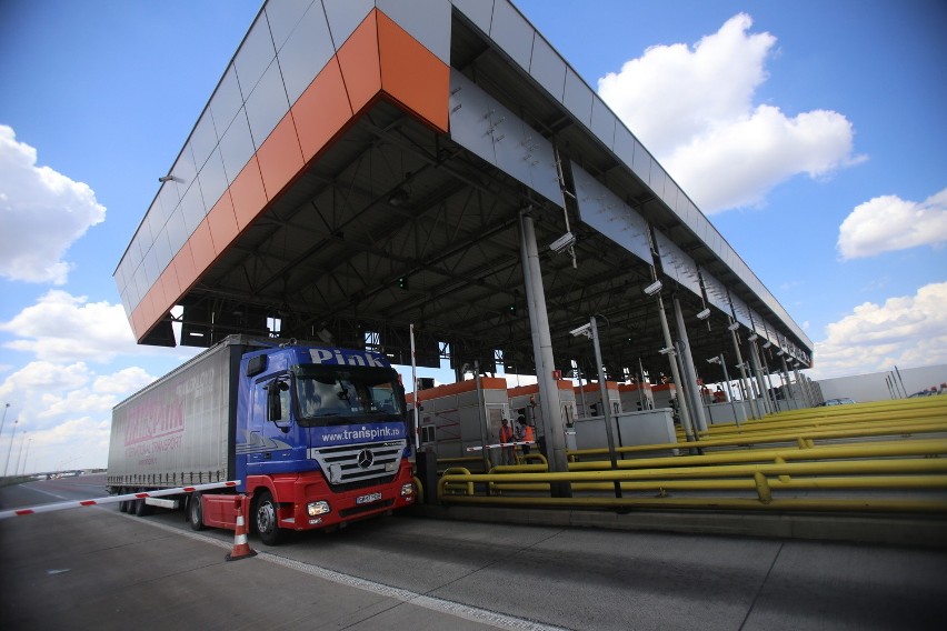 Korki na bramkach autostradowych to koszmar. Podnieście nam szlabany latem!