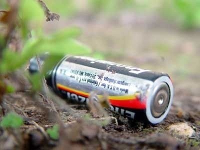 Przedsiębiorcy muszą ponosić wszelkie koszty recyklingu sprzedawanych baterii i akumulatorów.