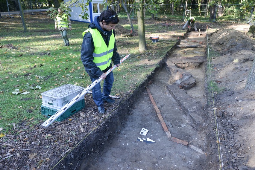 Archeolodzy na terenie dawnej Wojskowej Składnicy...