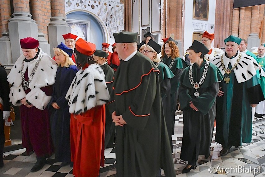 Studenci i wykładowcy Mszą św. zainaugurowali nowy rok akademicki (zdjęcia)         