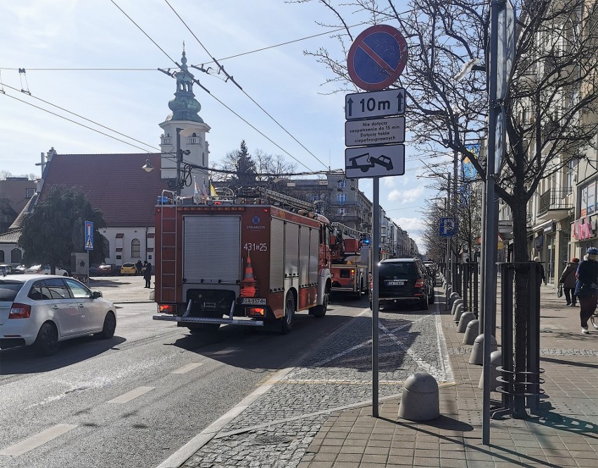 Fałszywy alarm, zadymienie z agregatu, pożary altanki i traw. Pracowita sobota strażaków na Pomorzu, 02.04.2022