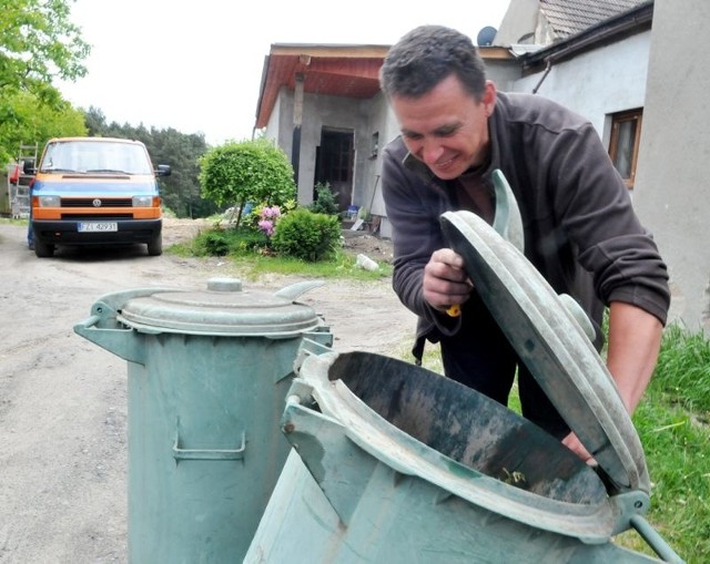 Zbigniew Łęcki z Nowego Kisielina uważa, że nowa ustawa śmieciowa wprowadziła spore zamieszanie