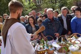 NOWA SÓL. Nowosolanie poświęcili wielkanocne pokarmy. Najwięcej mieszkańców przybywało pod kościół św. Antoniego [ZDJĘCIA]