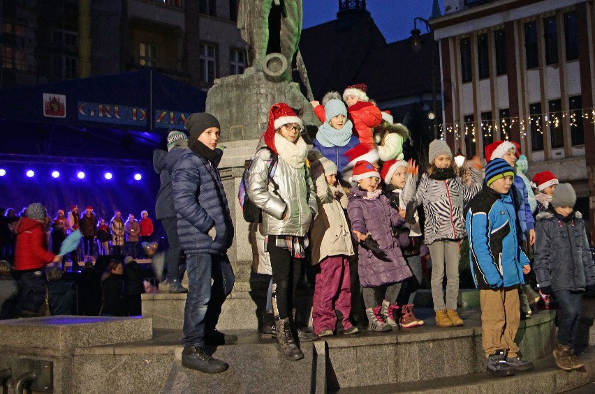 Jeszcze do soboty potrwa Jarmark św. Mikołaja na Rynku w...