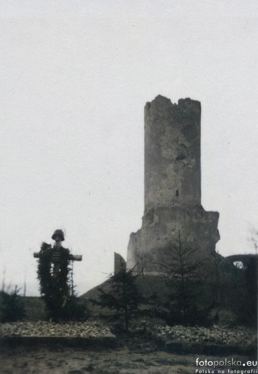 Październik 1939, ruiny zamku w Iłży
