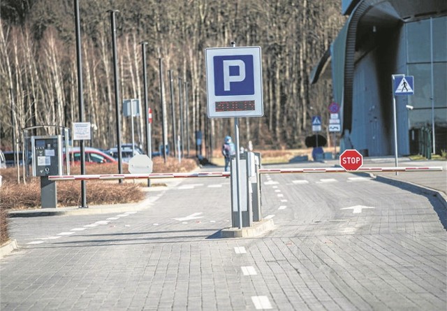 Albo zdążysz rozebrać się, popływać i wrócić do samochodu w pół godziny albo płacisz za parking 2 złote