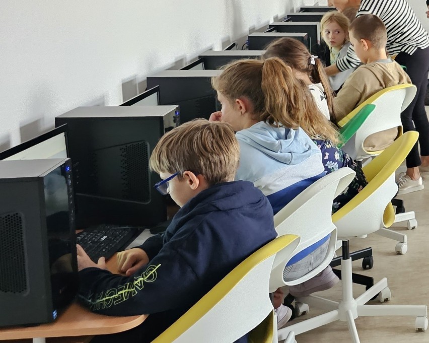 Firma Fenix Metals wsparła kolejną szkołę w Tarnobrzegu. W Szkole Podstawowej numer 6 powstała nowoczesna pracownia komputerowa