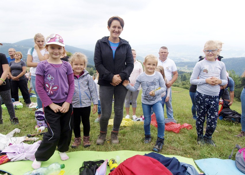 Odkryj Beskid Wyspowy. W sobotni deszczowy wieczór pokonali Korab, a w niedzielny słoneczny poranek wspięli się na Jaworz