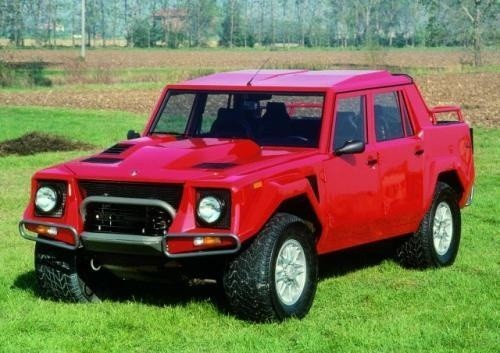 Fot. Lamborghini: Lamborghini LM002 wszedł do produkcji w...