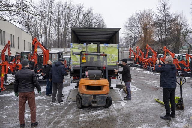 Transport humanitarny wysłany z Zabrza na Ukrainę. Zobacz kolejne zdjęcia. Przesuwaj zdjęcia w prawo - naciśnij strzałkę lub przycisk NASTĘPNE