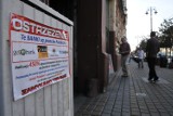 Te banki są przeciw Polakom  - takie plakaty pojawiły się w Bydgoszczy