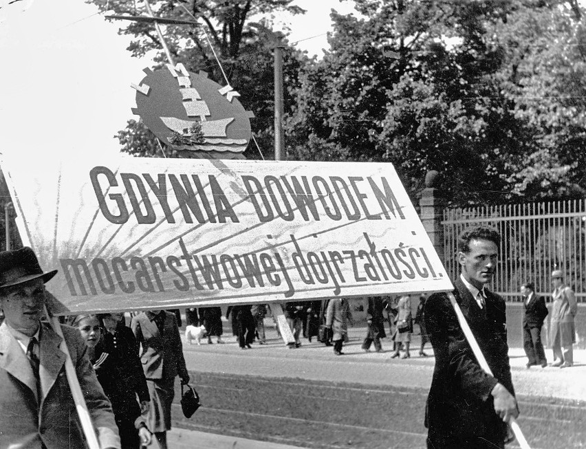 Uczestnicy pochodu LMiK w Toruniu (1939 r.).