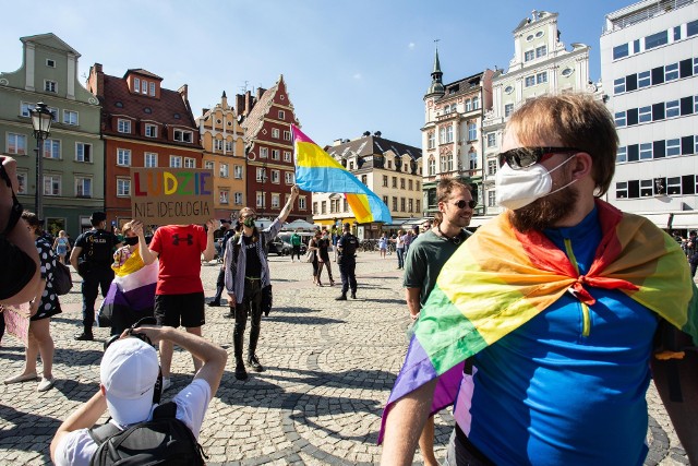Manifestacja przeciwko nietolerancji wobec środowisk LGBT we Wrocławiu 3.06.2021