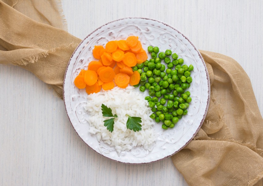 Biały ryż i gotowane warzywa to tylko jedna z wielu opcji na...