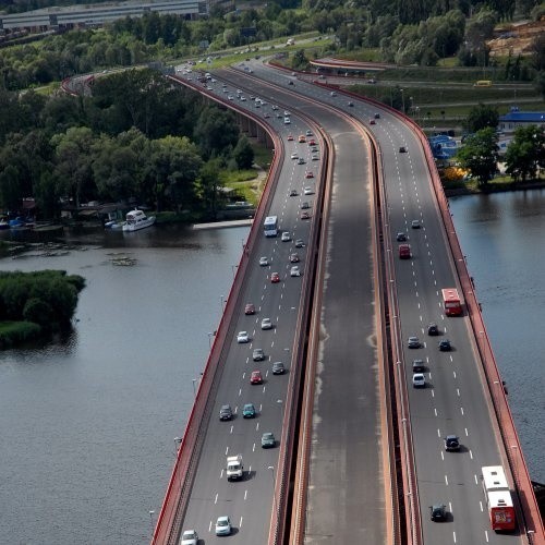 Koszt budowy Mostu Pionierów był znacznie wyższy, niż planowano. Dobudowano bowiem specjalnie dodatkową nitkę pod szybki tramwaj. Szkoda, by nie była wykorzystana.