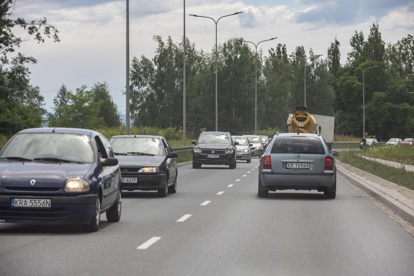 Kraków. Utrudnienia na ulicy Igołomskiej. Kierowcy: "Dlaczego nie otwarli nowej jezdni?" [ZDJĘCIA]