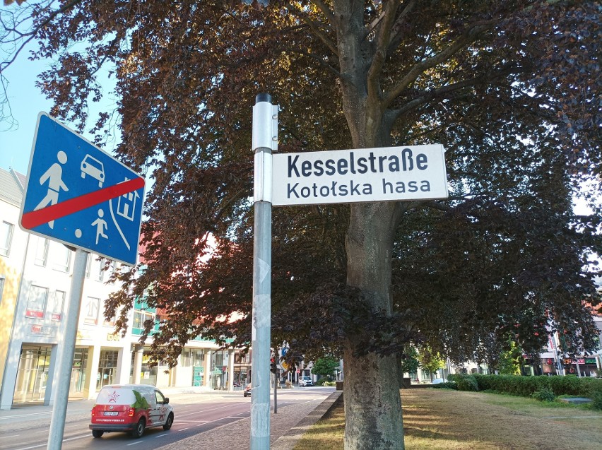 Ulice w Budziszynie pisane są w dwóch językach - niemieckimi...