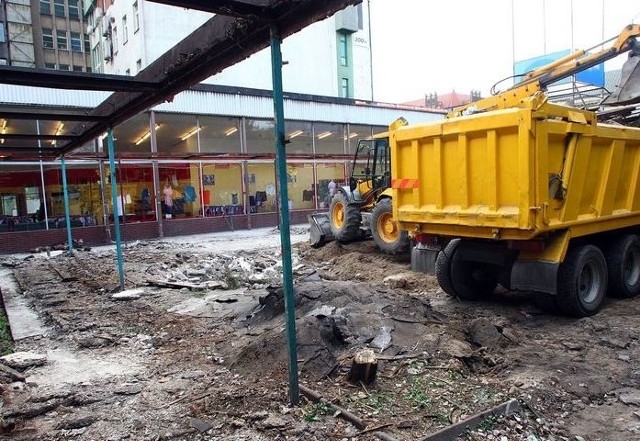 Bar Extra powinien zniknąć w całości w ciągu miesiąca.