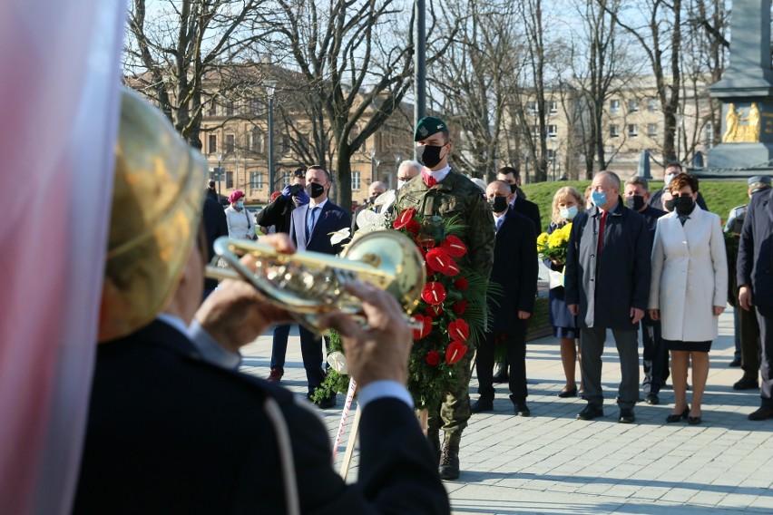 Lublin: 11. rocznica katastrofy smoleńskiej. Obchody na placu Litewskim w Lublinie. Zobacz zdjęcia