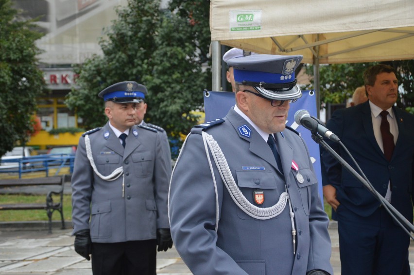 Proszowice. Policjanci świętowali swoje stulecie na Rynku