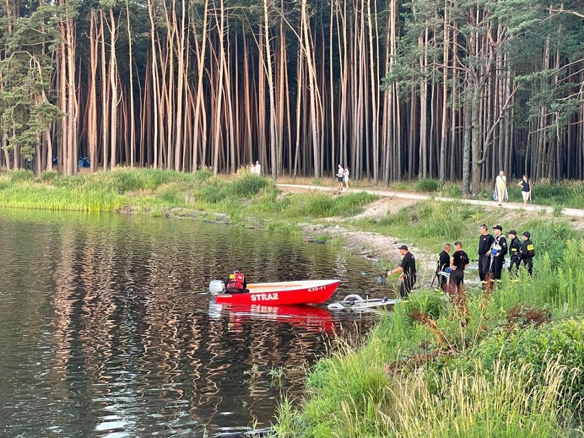 Pusty materac na środku zalewu w Sielpi. Ratownicy przeszukiwali wodę (WIDEO, zdjęcia)