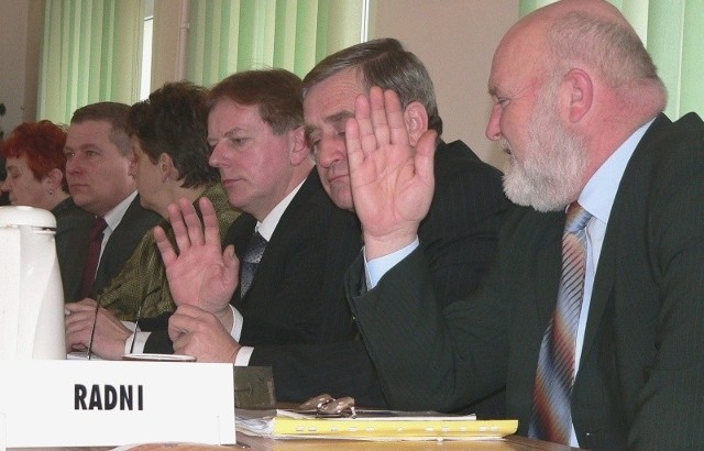 Radni Ziemi Buskiej, Witold Gajewski i Waldemar Szarliński, głosowali za przyjęciem budżetu na 2010 rok.