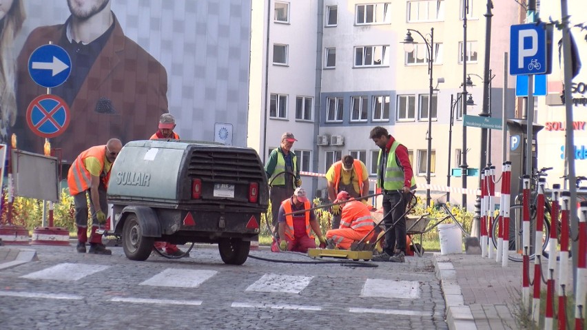 Utrudnienia w centrum Białegostoku. Na Placu Niezależnego...