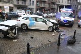 Wypadek dwóch aut na Jedności Narodowej. Zablokowane torowisko 