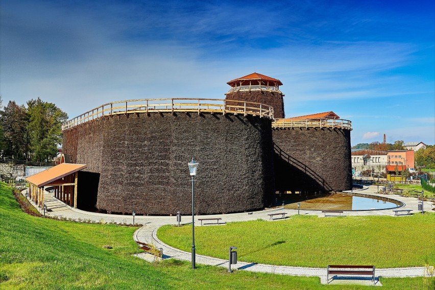 Przy tężni solankowej w Parku św. Kingi w Wieliczce...