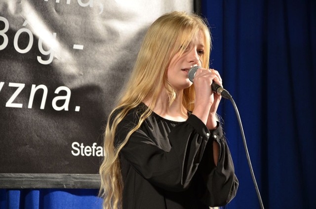 W kategorii poezji Gabrysia recytowała wiersz Cypriana Kamila Norwida – „Moja piosnka II”. W kategorii pieśni wykonała utwór „W imię ojca”.