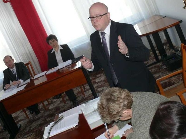 Włodzimierz Wawrzkiewicz, burmistrz Osieka, długo argumentował, że funkcjonowanie szkoły kosztuje gminę zbyt wiele.