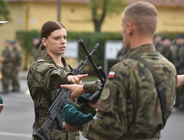 To nie - broń Boże! - sesja Rady Miasta! To przysięga wojskowa studentów ochotników z Legii Akademickiej