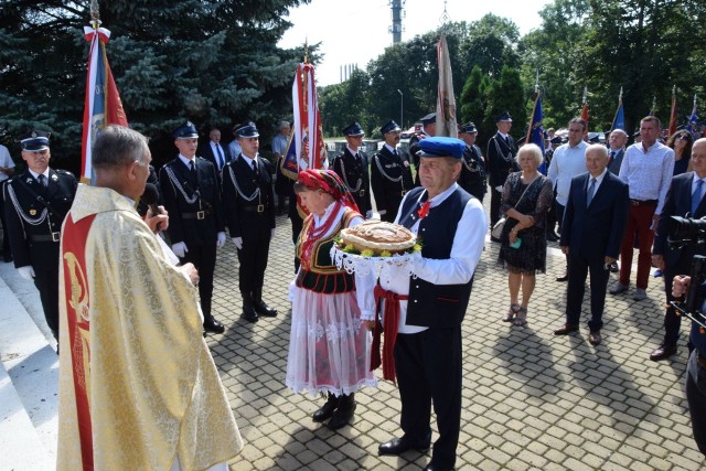 W niedzielę 30 sierpnia barwny korowód dożynkowy przeszedł spod Centrum Samorządowego w Morawicy do kościoła Matki Bożej Nieustającej Pomocy, gdzie odbyła się msza święta w intencji rolników z Miasta i Gminy Morawica pracujących na roli. W obchodach udział wzięli przedstawiciele samorządu, rolnicy, kół gospodyń wiejskich, zespoły ludowe, strażacy a także mieszkańcy gminy. W tym roku ze względu na pandemię koronawirusa zrezygnowano z hucznego festynu. Obchody były skromne, ale uroczyste.Zobaczcie zdjęcia>>>