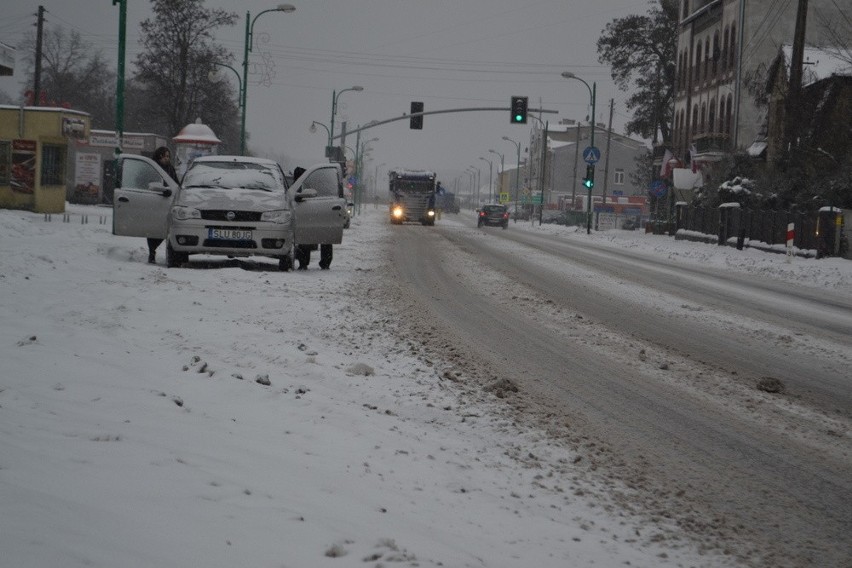 Atak zimy na Śląsku. Tak wyglądają drogi powiatu...