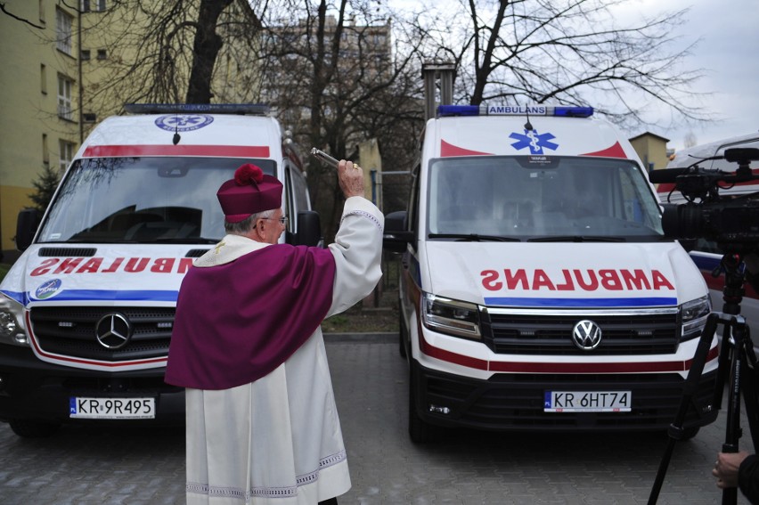 Kraków. Nowy sprzęt i ambulanse dla Szpitala MSWiA [ZDJĘCIA]