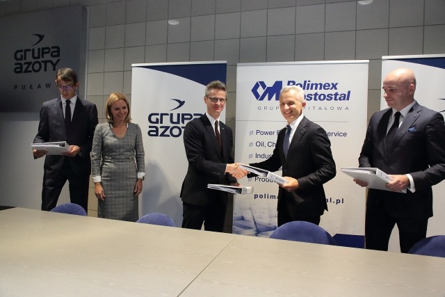 Umowę na budowę elektrowni podpisali przedstawiciele Grupy Azoty „Puławy” i konsorcjum firm Polimex-Mostostal S.A., Polimex Energetyka Sp. z o.o. i SBB ENERGY S.A.