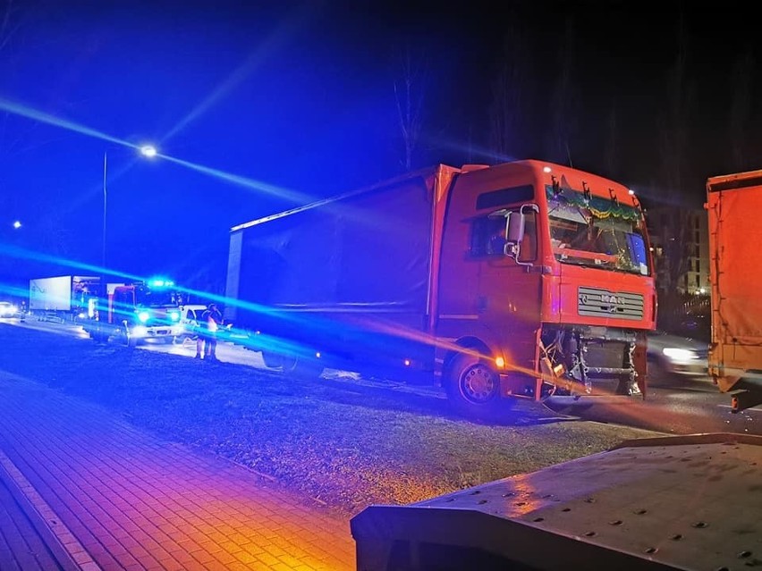 Strażacy otrzymali wezwanie około godziny 18.00. Na czas...