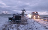 Dachowanie w Gronówku pod Toruniem. Uwaga, ślisko na drogach w Kujawsko-Pomorskiem!