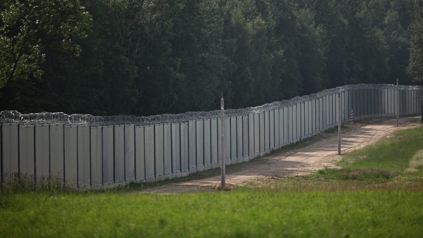 Podlaskie. Ruszyły prace nad barierą elektroniczną zapory. Premier w Kuźnicy [zdjęcia, wideo]