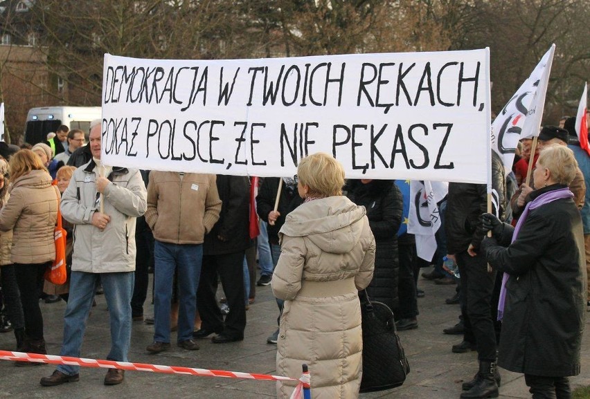 Manifestacja Komitetu Obrony Demokracji w Szczecinie