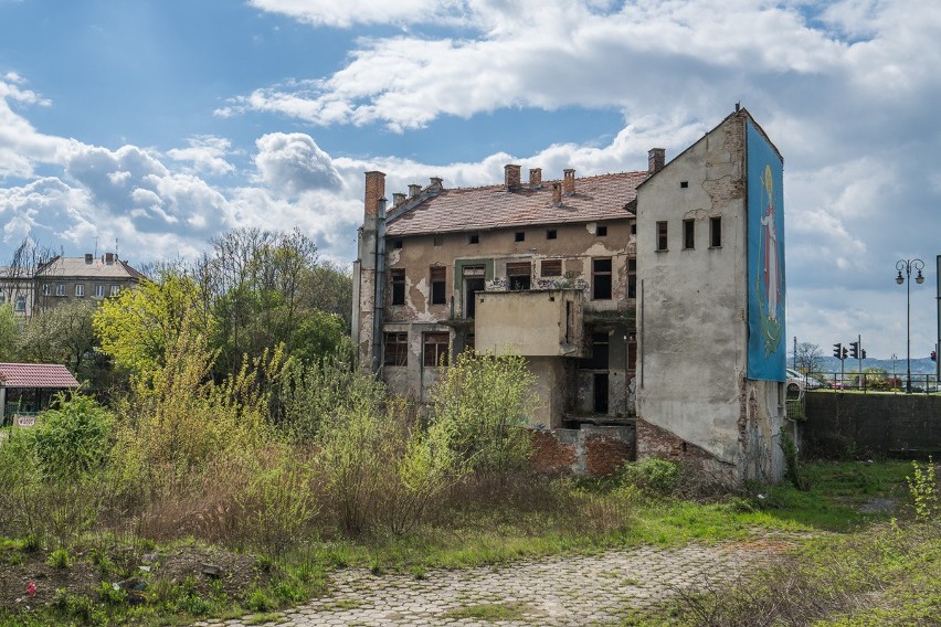 Zrujnowane kamienice przestaną straszyć [ZDJĘCIA]